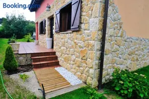 Charming house in Albuerne with fenced garden - Image 2