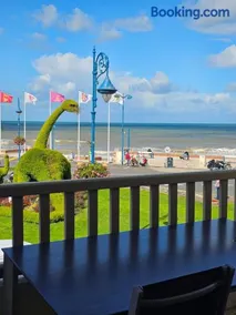 Vue mer panoramique, Centre de Villers, 2 balcons, Parking privé - Image 4