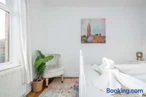 Stylish Victorian 3 Bed House Huge Garden/Parking - Image 4