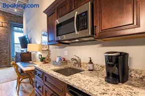 124 Lofts - Downtown Dundee - Walk to Dining - Image 5