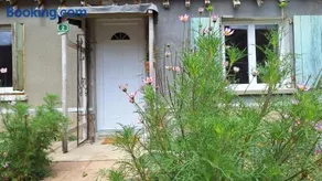 Charming French cottage with all amenities - Image 1