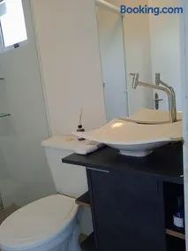 Lindo JK para 2 pessoas com garagem wifi e ar condicionado - Image 3