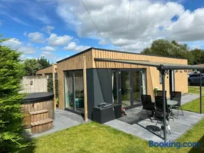 Vakantie Chalet met hottub in Ibiza stijl te Zeeland - Image 1