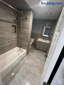 Entire Apartment in Oak Park, IL - Image 4