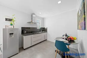 Bright Comfort Studio with Kitchen and Cozy Bed - Image 4