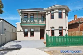 Carnarvon St - Stylish & Comfortable Urban Stay - Image 3