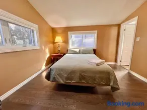 Newly Renovated Home in Central Aurora - Image 2
