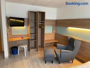 „Zum Raukler“, Hotel, Nähe der A2, Magdeburg / Hohe Börde - Image 2