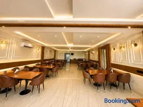 The hotel golden crown - Image 2