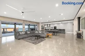 The Margate Prestige Retreat - Image 5