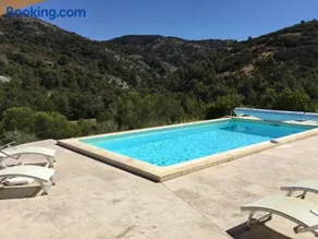 pretty gite with pool in cavaillon, beautiful view on the luberon mountains, 4 people. - Image 1