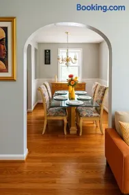 Chic Towson Townhome Near Baltimore - Image 4