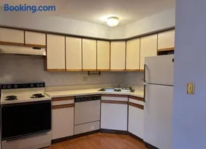 J Luxury Suites Cute & Cozy 1Br Bi Level Loft Style Apt - Image 1