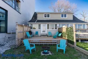 Crystal Beach Stunning Waterfront Stay with Fire Pit - Image 3