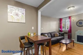 Midstream Manor 1BR Parking WiFi - Image 2