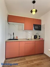 Cozy La Rocade apartment with free parking - Image 1