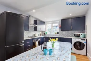 Ocean Backpackers self-catering hostel - Image 2