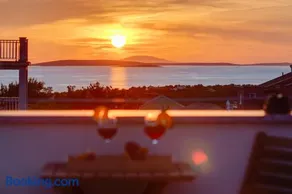 Terra Maiorum -12 person private Villa - heated pool and water massage - Image 2