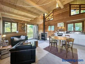 Alpine Nest Chalet, Stunning Mountain Views - Image 1