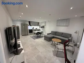 Fresh and newly renovated basement apartment - Image 1