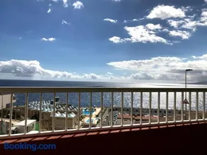 Apartamento entero con vistas al mar en Radazul - Image 1