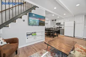 Vanderhut Chalet - Walking distance to a local park, skate park, and dining - Image 4