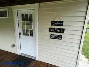 Charming Country Home with Pool - Unit B - Image 4