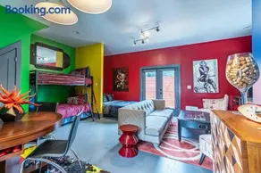 Unique studio w pool spa & gardens near downtown - Image 2