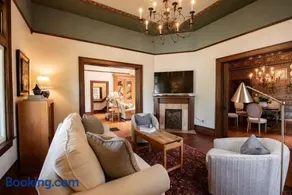 The Green Manor - Image 3