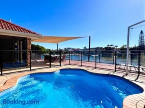 Waterfront Family House with Pool, BBQ - Image 2