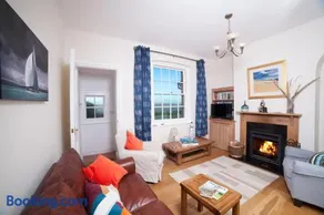 Fort Victoria Cottages - Sea View Cottage - Image 2