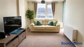 Central Milton Keynes 1BR - Balcony - Sleeps 4 - Image 4