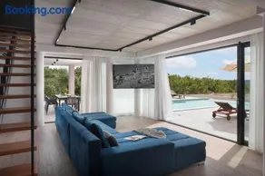 Villa KM 5 Bedroom with heted pool and garden - Image 3