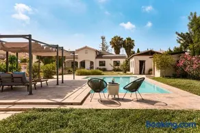 Garden House in Alicante with Infinity Pool - by Welcomely - Image 1