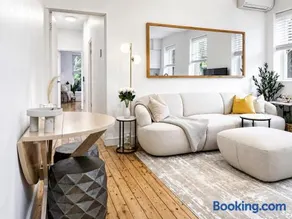 Neutral Bay Village Living - Modern Comfort - BB009 - Image 2