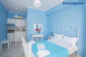 Blue White House - Image 1