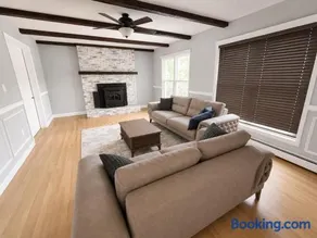 Modern Lakefront House - Image 1