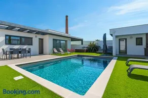 Villa Mauricio with jacuzzi and private swimming pool - Image 2