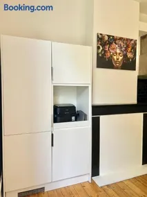 Elegant Stay in Vibrant Ixelles - Image 2