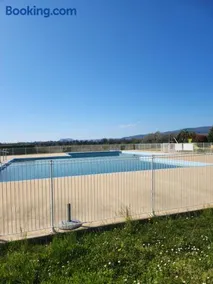 T3 avec piscine à 5 min du centre-ville - Image 1