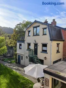 Charming Riverside Cottage - Image 1