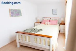 Starfall Cove - Family Friendly, Cosy Beach Shack - Binalong Bay - Image 3