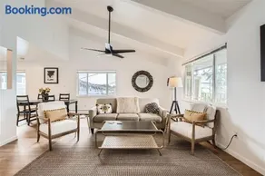 Natural Light, High-Vaulted Ceilings Apartment and Garage - Image 3