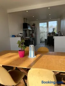 Family house close to sea side - Image 3