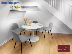 Farnborough - 2 Bedroom House - With Parking - Image 3