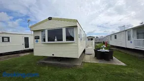 3BR Family Caravan Steps Away From Beach With Free WiFI, Smart TV & Fishing Lake, Arcades - Image 2