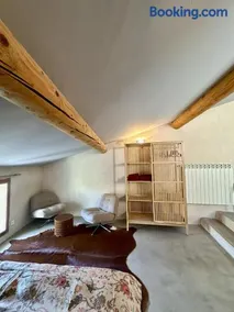 Charming loft in Cucuron - up to 4 guests - Image 2