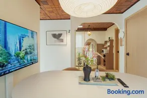 Seoul Station 3BR PrivatePatio Sleeps 6 - Image 3