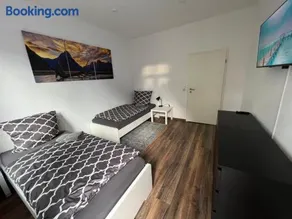 Möblierte Wohnung mit ruhiger Terrasse in bester Lage für Feriengäste und beruflich Reisende AW12A-I - Image 1
