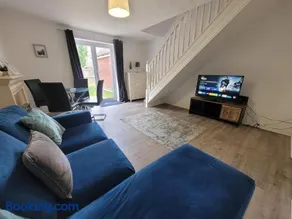 Hythe House - Stylish Stay for Families & Groups by Catchpole Stays - Image 2